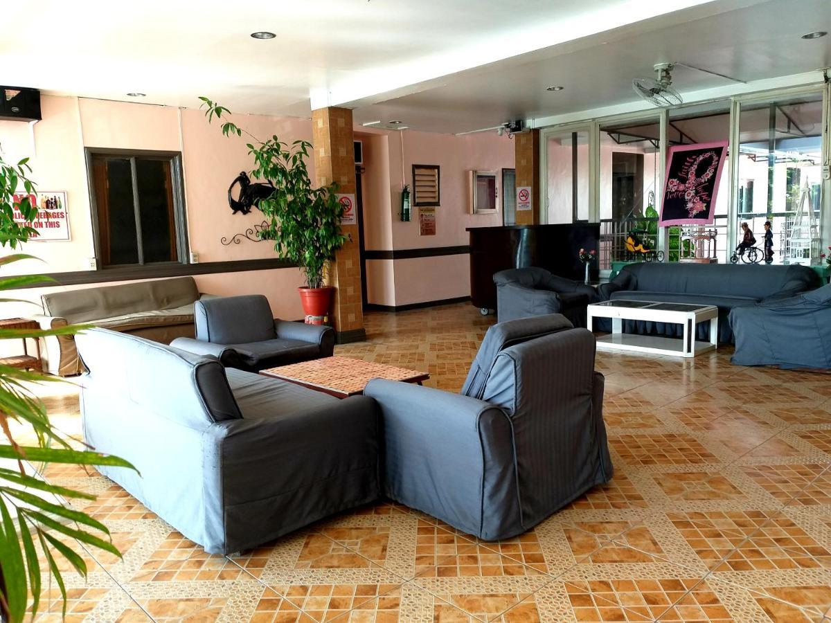 Sola Eleganza Apartelle Кесон Сити Екстериор снимка